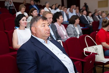 Сократить количество чиновников и повысить эффективность управления